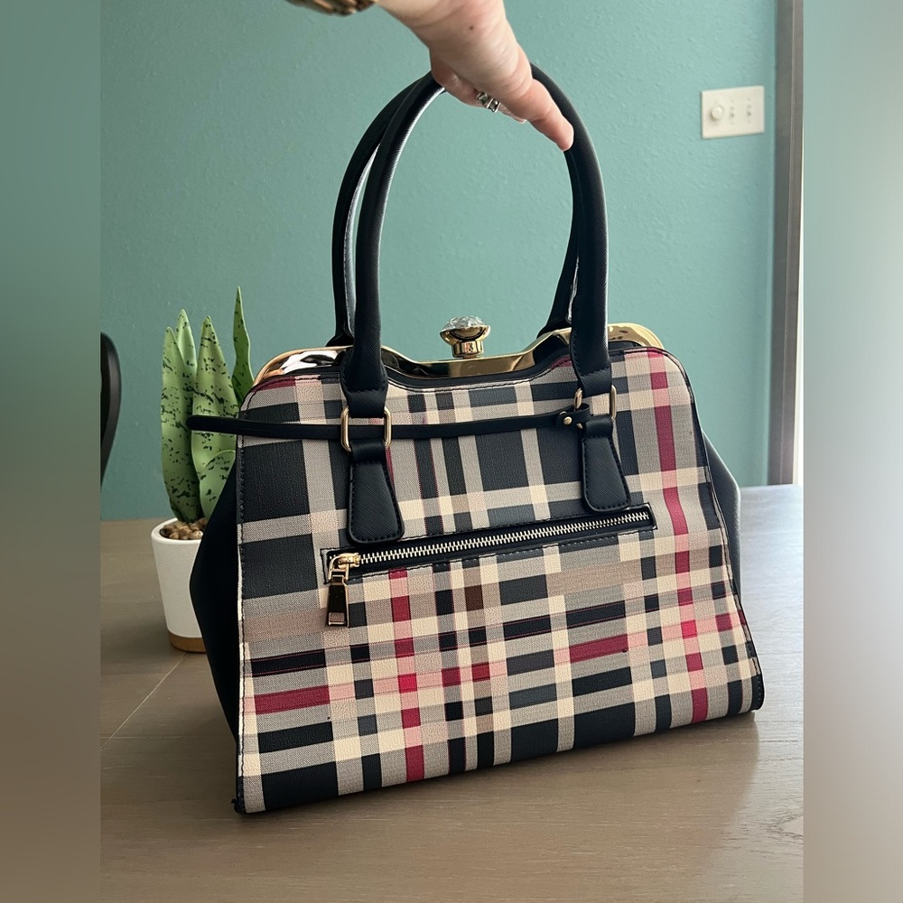 Elegant Purse - Picture 2 of 5